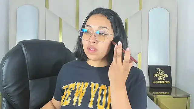 Snapshot of IsabellRodriguez18 chatting on November 2025 03:54:02 AM IsabellRodriguez18 online show from November 2025 03:54:02 AM