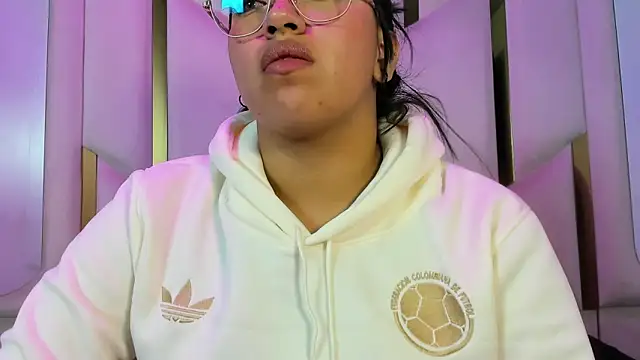IsabellRodriguez18 online show from June 2026 04:07:01 AM