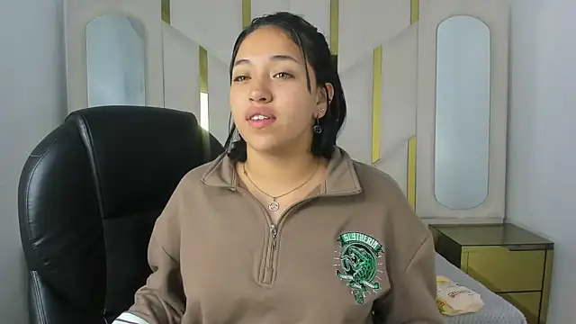 Snapshot of IsabellRodriguez18 chatting on October 2025 04:00:01 AM IsabellRodriguez18 online show from October 2025 04:00:01 AM