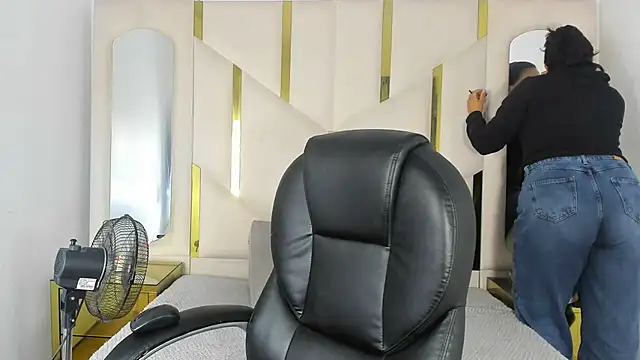 Snapshot of IsabellRodriguez18 chatting on November 2025 03:32:01 AM IsabellRodriguez18 online show from November 2025 03:32:01 AM