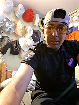 zeus2630 online show from December 2025 09:53:01 PM