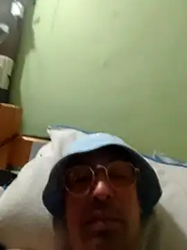 zeus2630 online show from December 2025 09:15:01 PM