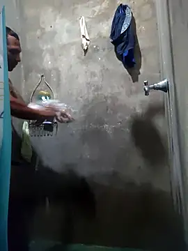 yaxom33 online show from April 2026 11:44:01 PM