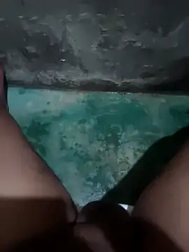 yaxom33 online show from April 2026 12:17:01 AM