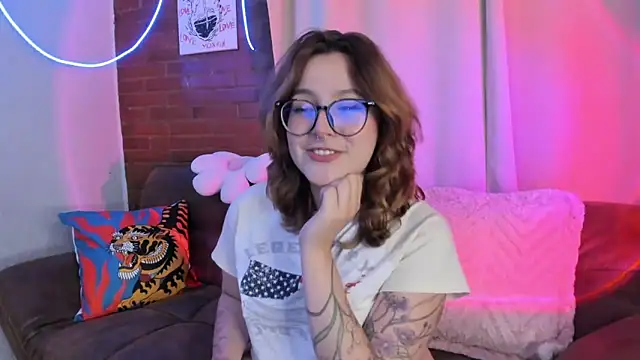 Hazelbrownn2000 online show from October 2025 10:53:01 PM