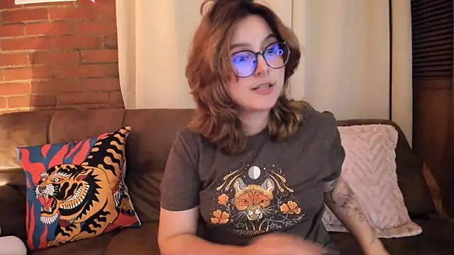 Hazelbrownn2000 online show from October 2025 11:28:01 PM