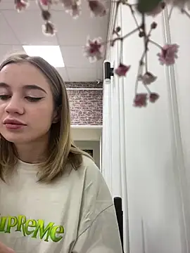 KiraMyers online show from March 2025 04:07:01 AM