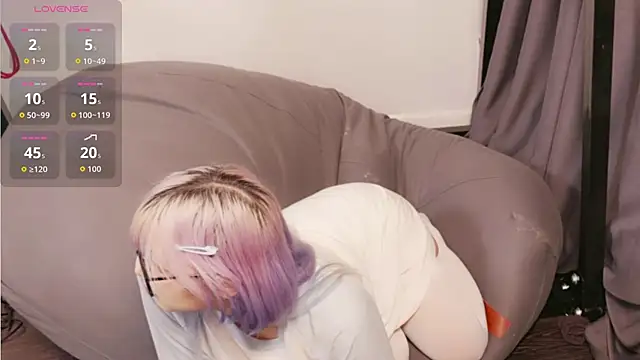 Yu UwU  online show from September 2025 02:04:01 PM