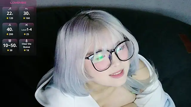 Yu UwU  online show from October 2025 01:20:01 PM