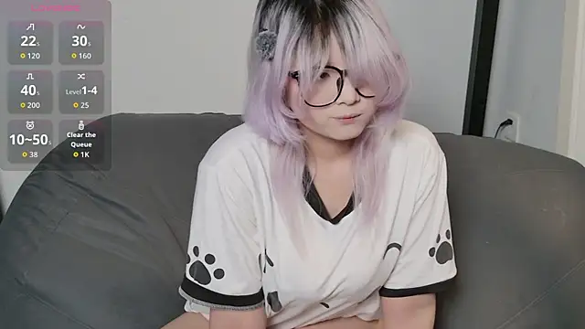Yu UwU  online show from April 2026 01:35:02 PM