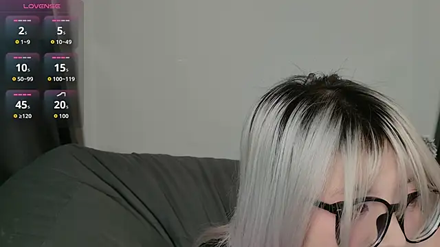 Yu UwU  online show from February 2026 02:16:01 PM