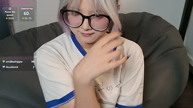 Yu UwU  online show from January 2026 01:40:01 PM