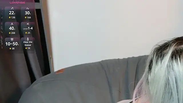 Yu UwU  online show from January 2026 01:47:01 PM