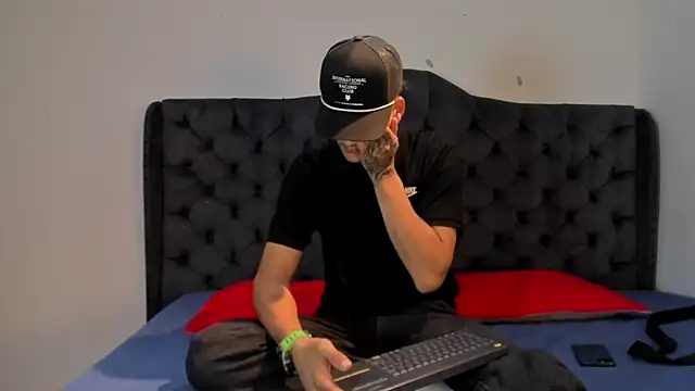 two milkyway online show from November 2025 12:27:01 PM