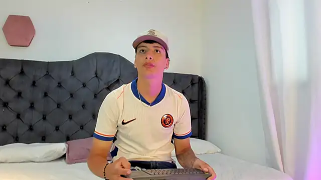 Snapshot of two_milkyway chatting on March 2026 01:03:02 PM two milkyway online show from March 2026 01:03:02 PM