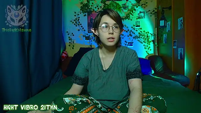 Snapshot of TrickyKitsune chatting on April 2026 05:42:02 PM TrickyKitsune online show from April 2026 05:42:02 PM