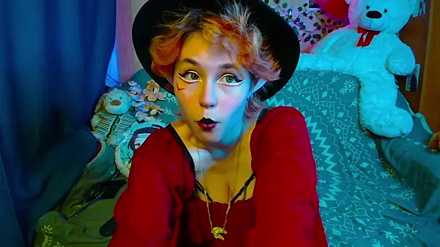 TrickyKitsune online show from February 2026 04:18:01 PM