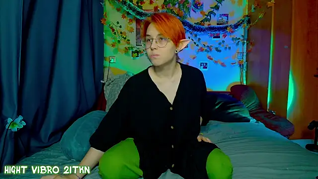 Snapshot of TrickyKitsune chatting on December 2025 01:21:01 PM TrickyKitsune online show from December 2025 01:21:01 PM