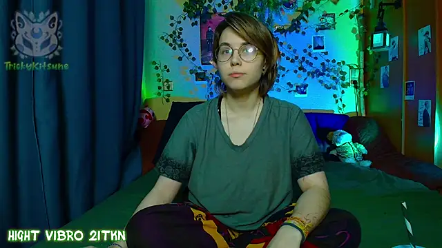 Snapshot of TrickyKitsune chatting on May 2026 04:04:02 PM TrickyKitsune online show from May 2026 04:04:02 PM