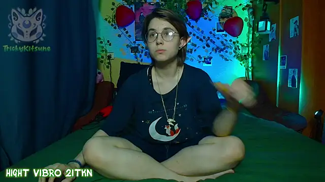 TrickyKitsune online show from April 2026 04:58:02 PM