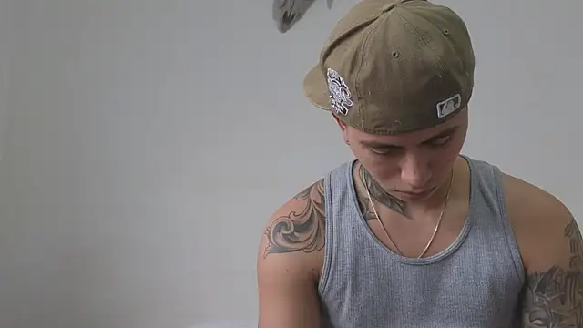 Snapshot of Thiago_x_Sahara chatting on November 2025 12:31:02 PM Thiago x Sahara online show from November 2025 12:31:02 PM