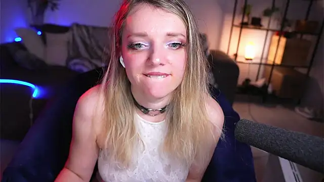 Magnetic Amy online show from March 2025 04:06:02 PM