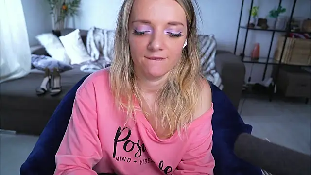 Snapshot of Magnetic_Amy chatting on March 2025 04:02:01 PM Magnetic Amy online show from March 2025 04:02:01 PM