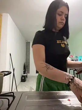 pretty angela1 online show from December 2025 12:32:01 AM