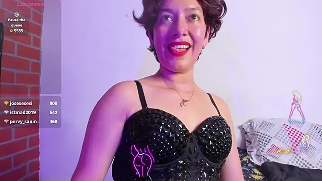Laura hellss online show from March 2025 12:20:01 AM