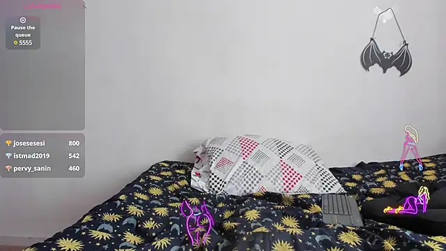 Laura hellss online show from February 2025 04:10:02 PM
