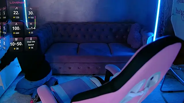 evanew  online show from November 2025 05:49:02 PM