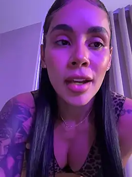 Snapshot of Karol_Towers chatting on February 2025 12:43:01 AM Karol Towers online show from February 2025 12:43:01 AM