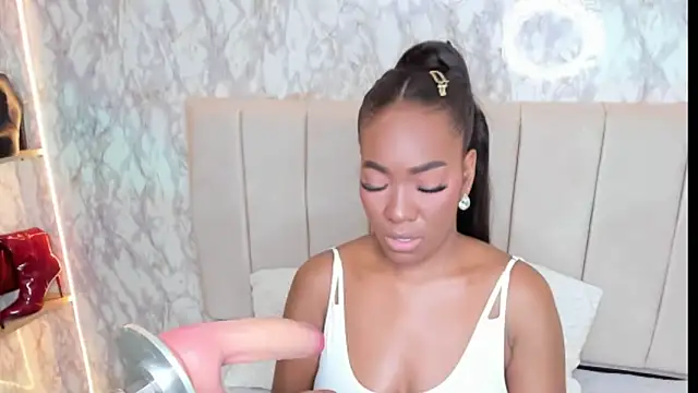 whiitneyfox online show from November 2025 11:27:01 PM