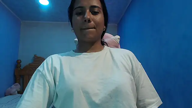 Coral0403 online show from December 2025 02:11:02 AM