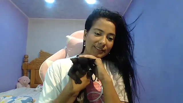 Coral0403 online show from November 2025 06:55:01 PM