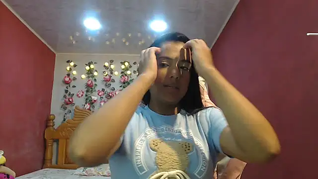 Coral0403 online show from April 2026 08:33:01 PM