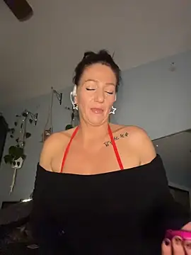 Snapshot of AlessasRoom chatting on November 2025 07:25:02 AM AlessasRoom online show from November 2025 07:25:02 AM