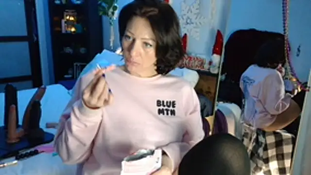 Snapshot of AlessasRoom chatting on December 2025 04:44:02 AM AlessasRoom online show from December 2025 04:44:02 AM