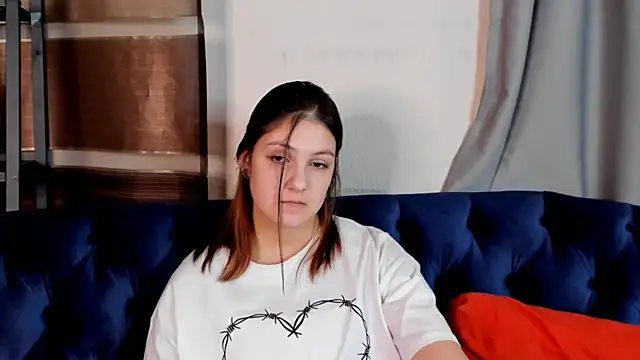 Snapshot of GuinevereGell chatting on December 2024 08:35:01 AM GuinevereGell online show from December 2024 08:35:01 AM