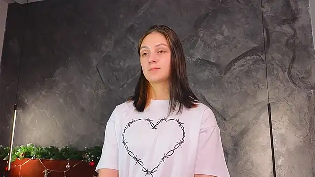 Snapshot of GuinevereGell chatting on December 2024 08:58:01 PM GuinevereGell online show from December 2024 08:58:01 PM