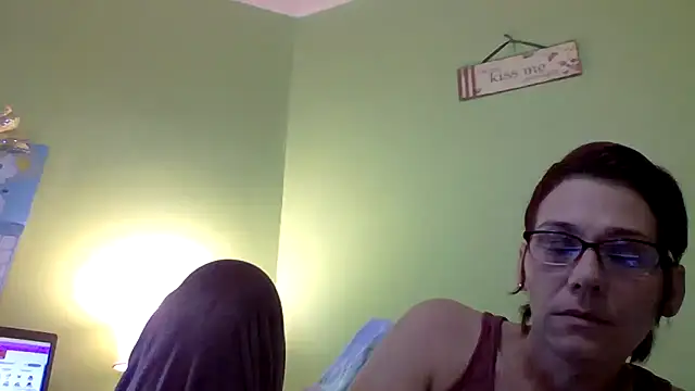 Snapshot of TheOneNOnlyHalfPint chatting on February 2025 08:42:02 PM TheOneNOnlyHalfPint online show from February 2025 08:42:02 PM