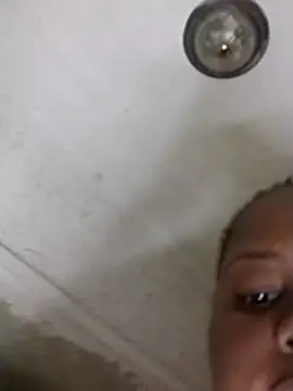 Snapshot of Queen-BD chatting on December 2025 08:04:02 PM Queen-BD online show from December 2025 08:04:02 PM