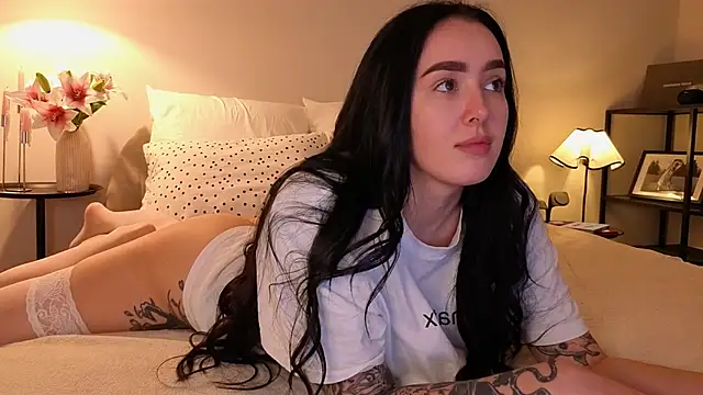 KimKhallifa online show from April 2026 01:57:01 PM