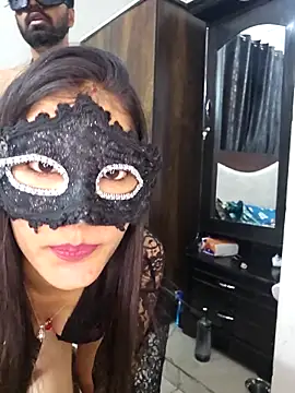 insta hotpair online show from November 2025 05:17:02 PM