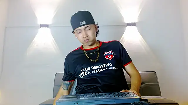 Snapshot of Br4ndxpimm chatting on January 2026 11:33:01 PM Br4ndxpimm online show from January 2026 11:33:01 PM