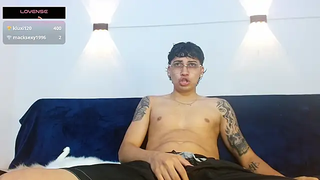 Snapshot of Br4ndxpimm chatting on October 2025 03:08:01 PM Br4ndxpimm online show from October 2025 03:08:01 PM