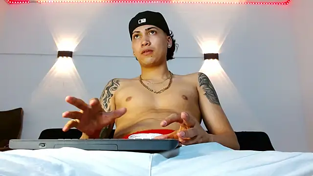 Snapshot of Br4ndxpimm chatting on December 2025 08:01:01 PM Br4ndxpimm online show from December 2025 08:01:01 PM