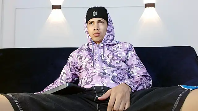 Snapshot of Br4ndxpimm chatting on October 2025 03:13:02 PM Br4ndxpimm online show from October 2025 03:13:02 PM