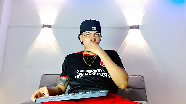 Snapshot of Br4ndxpimm chatting on January 2026 03:39:02 PM Br4ndxpimm online show from January 2026 03:39:02 PM