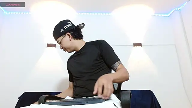 Snapshot of Br4ndxpimm chatting on November 2025 07:52:02 PM Br4ndxpimm online show from November 2025 07:52:02 PM